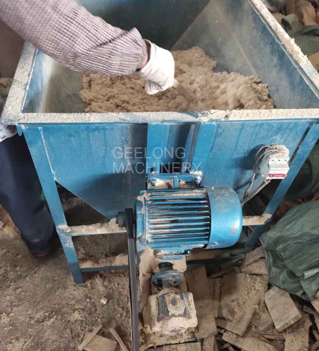 Sanding powder extruding machine connecting with boiler machine