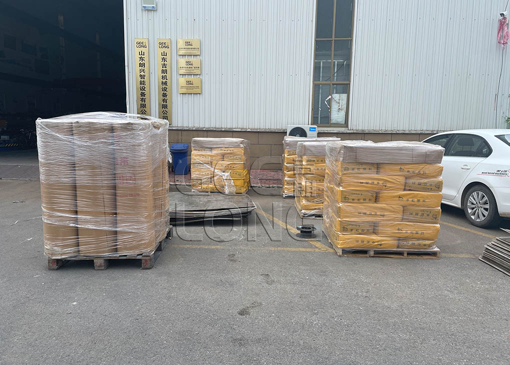 GEELONG exported Iron yellow powder,sanding belt and plastic corner protector and othe Accessories for plywood production