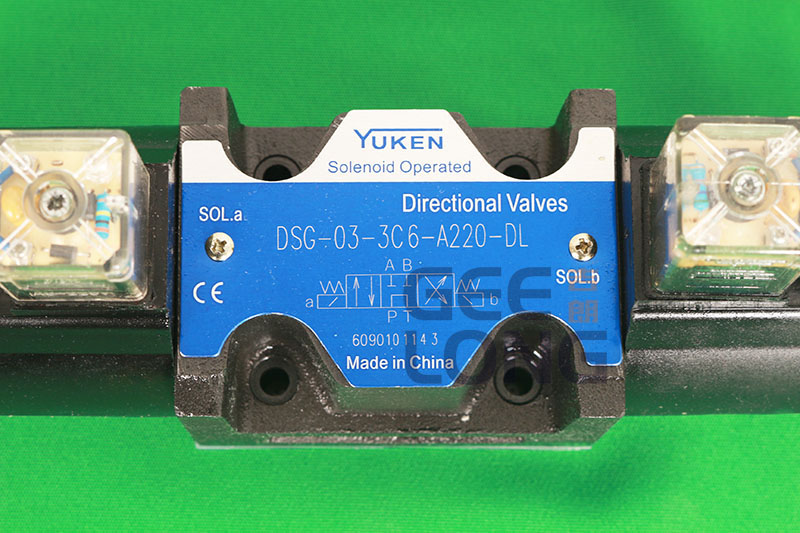 Sonenoid operated directional valves model: DSG-03-3C6-A220-DL