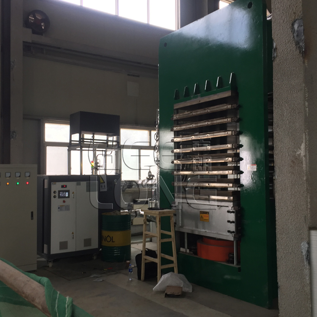 Electrical heating boiler for short cycle lamination hot press machine