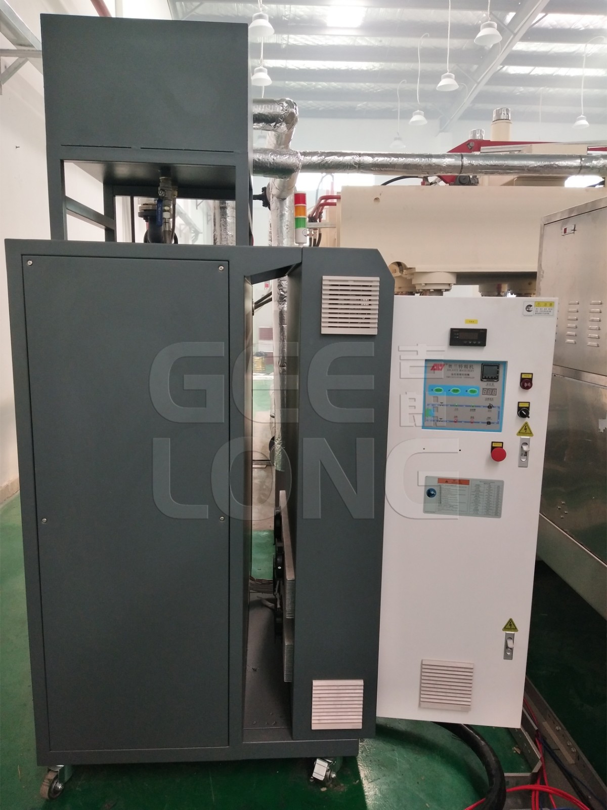 Electrical heating boiler for short cycle lamination hot press machine