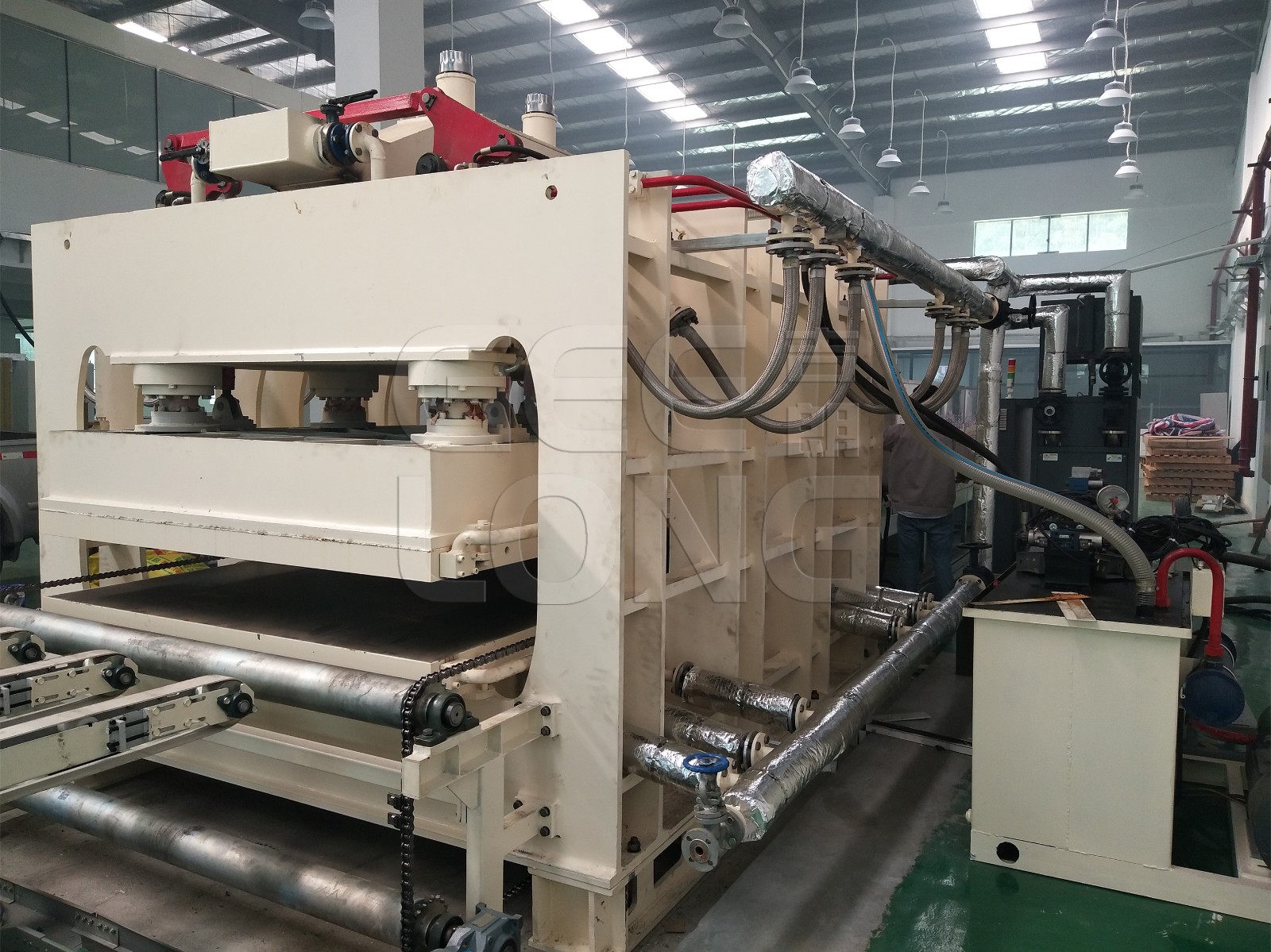 Electrical heating boiler for short cycle lamination hot press machine