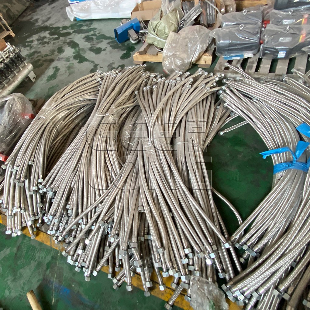Stainless steel hose for hot press machine