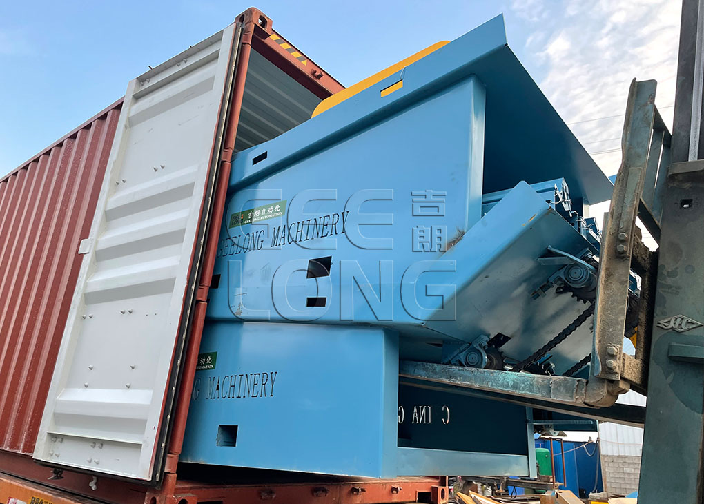 China GEELONG exported 6 sets of 4ft veneer peeling machine line