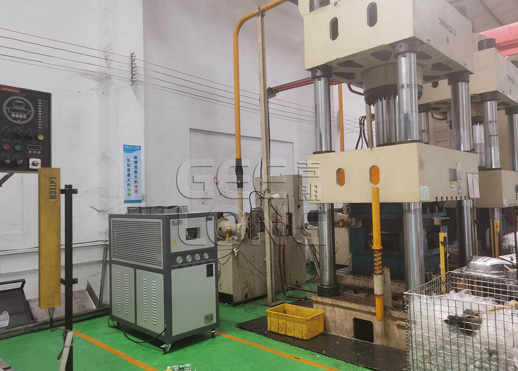 hydraulic oil cooler for hydraulic station of short cycle press machine