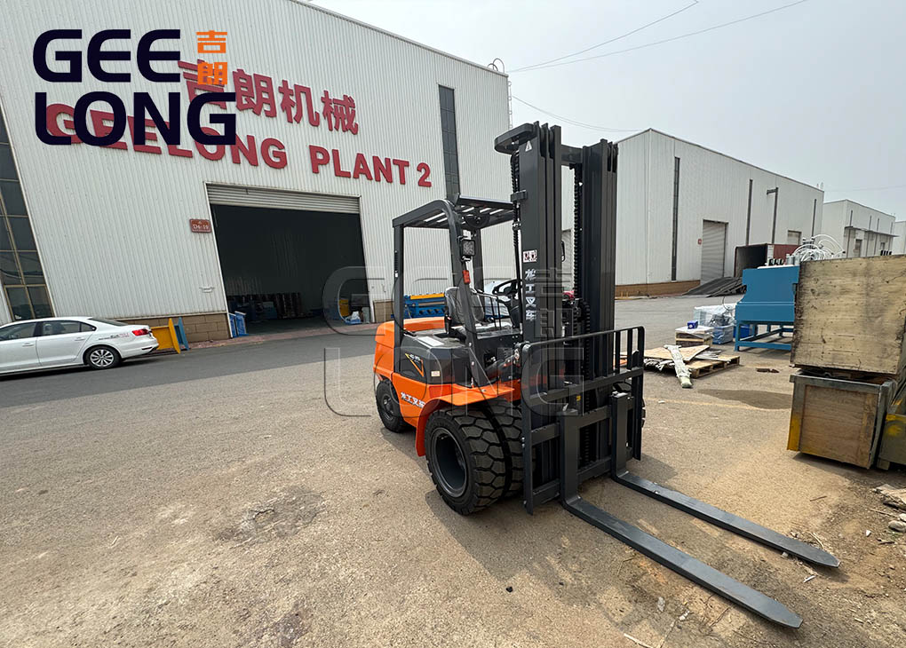 Double wheel 3T forklift machine for plywood factory