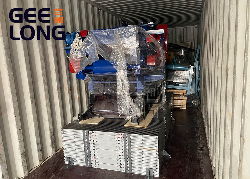 GEELONG exported presss dyer machine ,wood chips machine and peeling machine to Indonesia