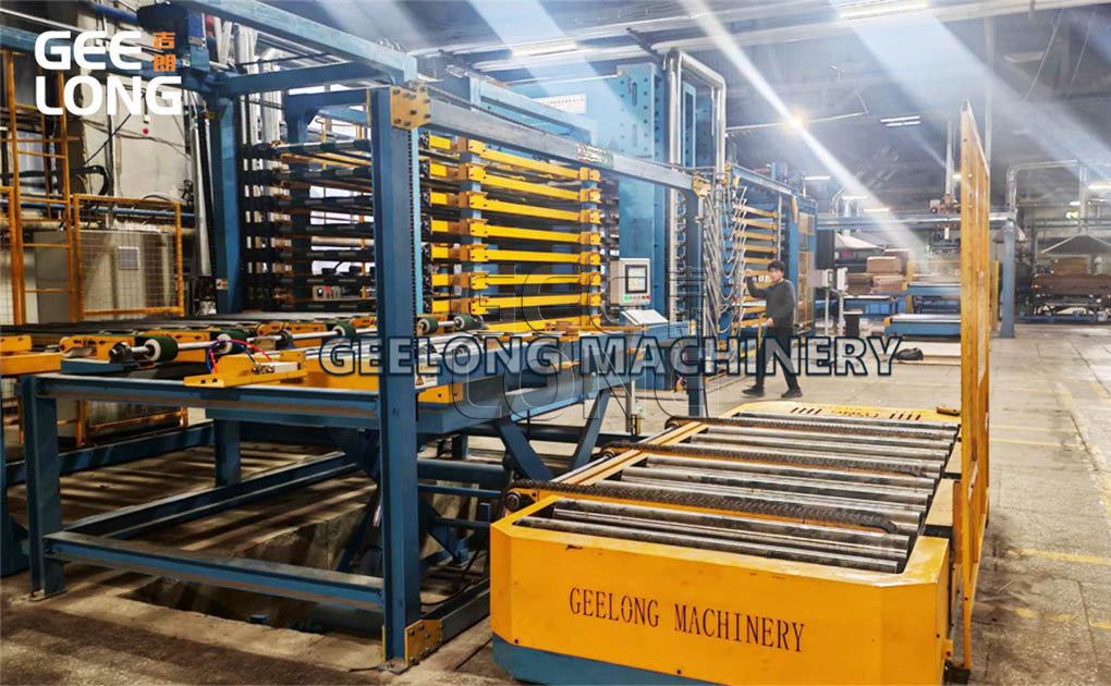 film faced plywood hot press.jpg film faced plywood hot press.jpg