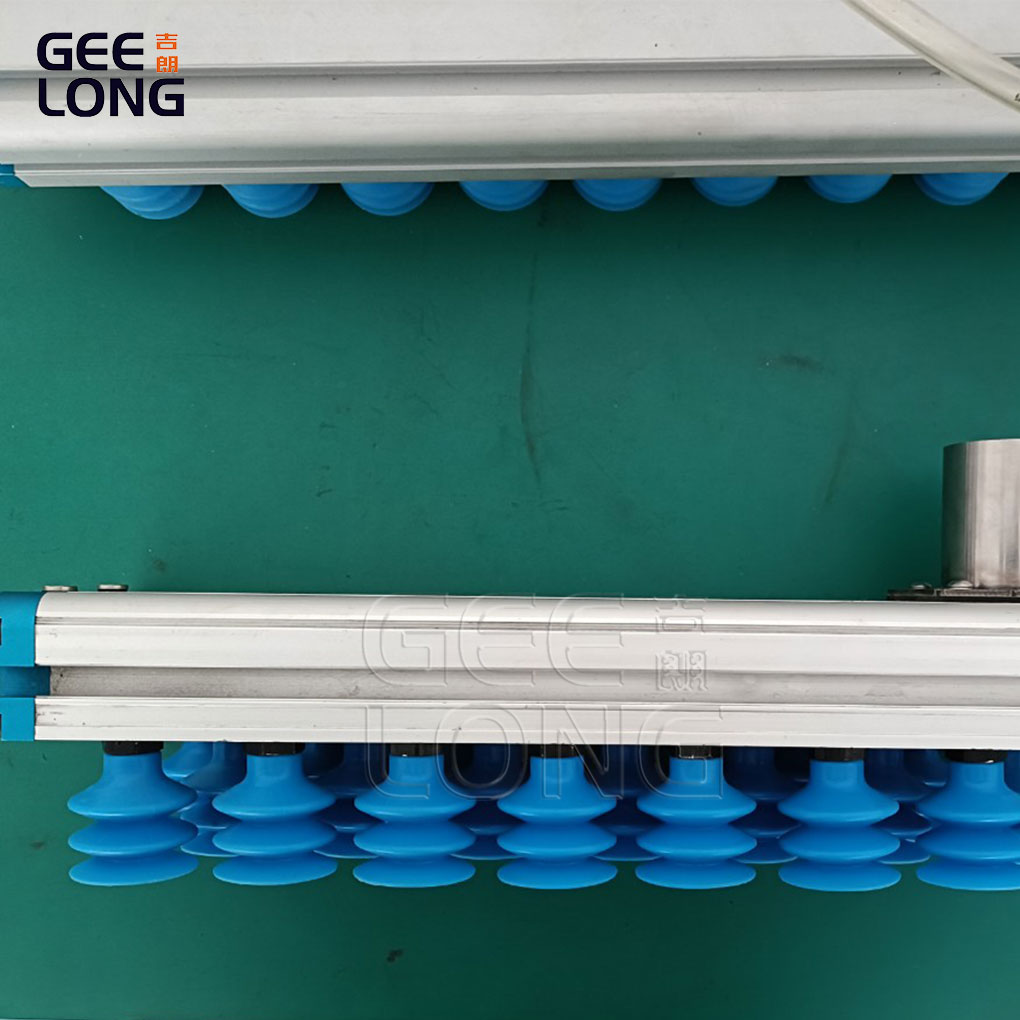 Vacuum pad for veneer vacuum loading machine