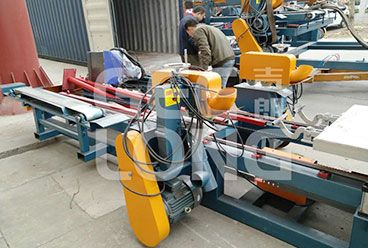 Glue spreader machine, plywood edge cutting saw machine are exported